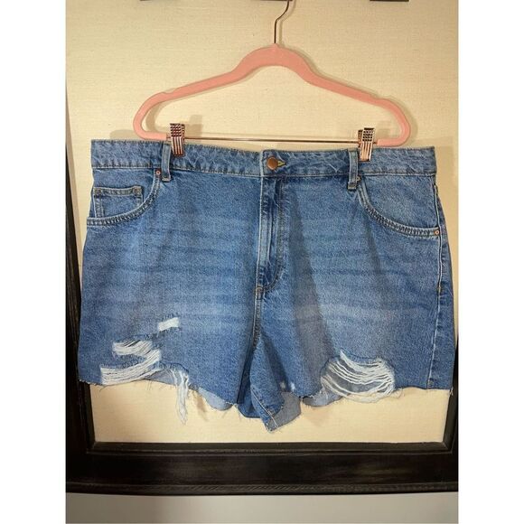 Cotton On Distressed Short - NWT - Size 14 - Picture 1 of 7